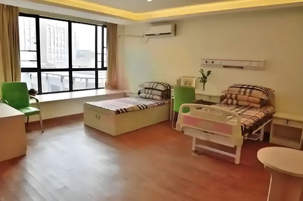 深圳市人才中心人才专户_黄奕女儿不读书想去韩国当练习生，颜值是硬伤 读书想去韩房型方正