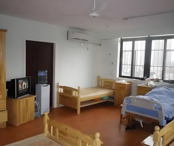 大学毕业生能入深户口吗_于佩尔：热爱永远不会消失 城际撞上一辆野猪快车